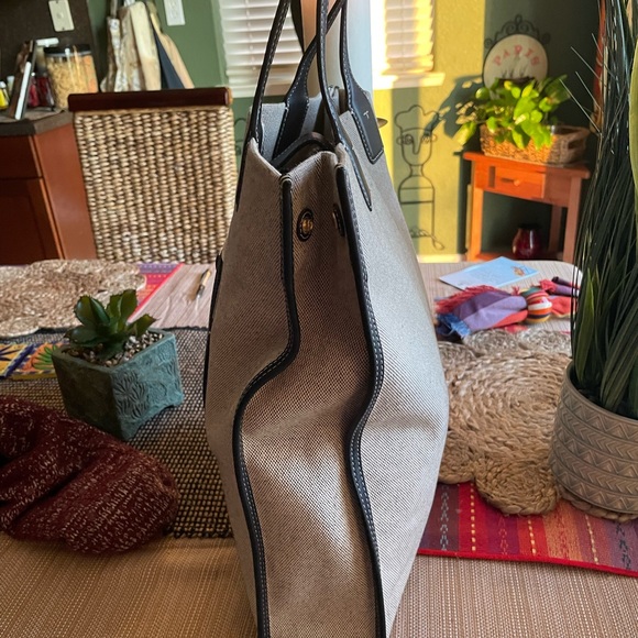 (Authentic) Large Tory Burch Canvas Ella medium tote Bag “Brand New” - Picture 2 of 16